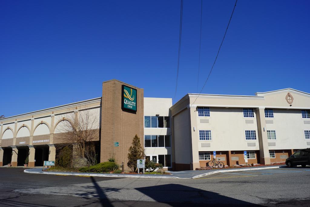 Quality Inn & Conference Center Maple Shade エクステリア 写真