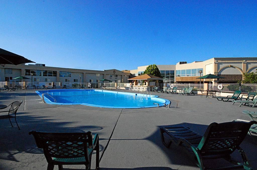 Quality Inn & Conference Center Maple Shade エクステリア 写真